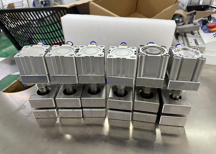 Pneumatikus Full-cut Die